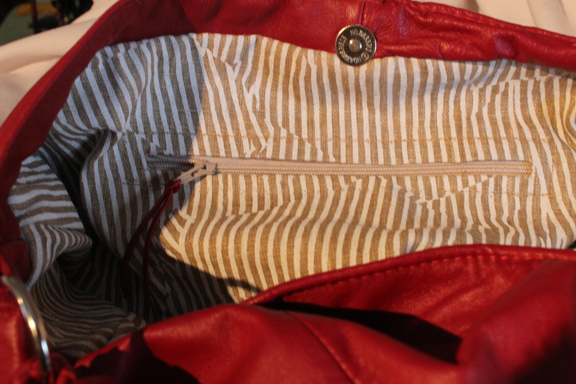 Red leather hobo lining - zipper pocket